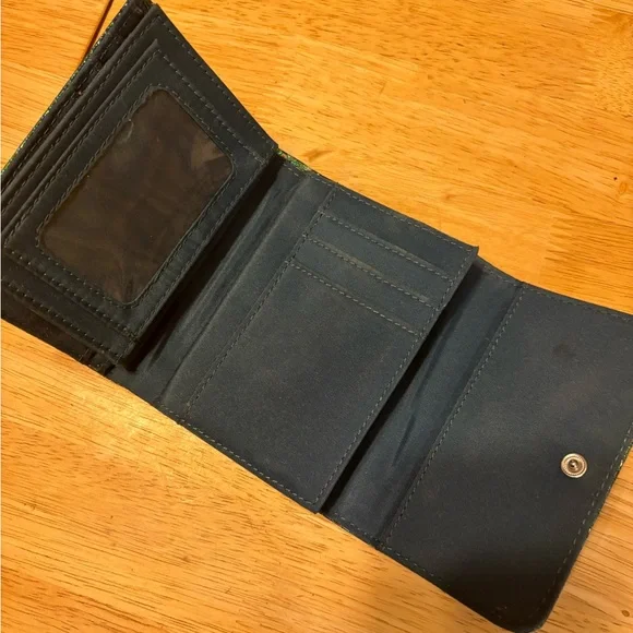 New Zealand Iridescent Wallet - Picture 3 of 5